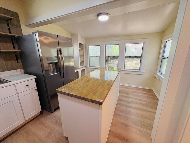 Foto del edificio - 412 E Magnolia Dr