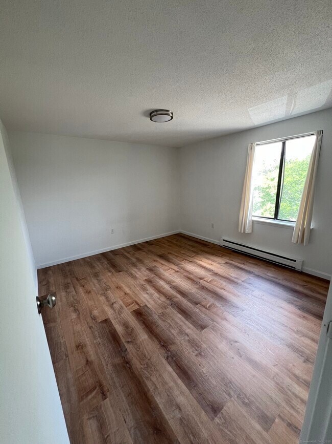 Foto del edificio - 174 Burgundy Hill Ln