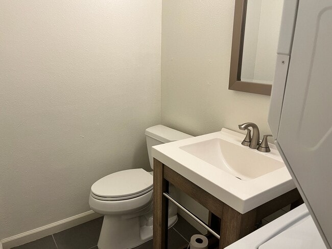 Foto del edificio - 3431 N Hills Dr