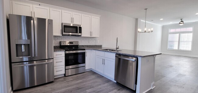 Foto del edificio - 812 Moen Pl