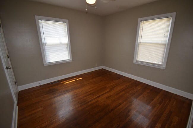 Building Photo - VIRTUAL SHOWINGS AVAILABLE - 4 Bedroom Hou...