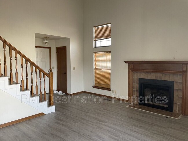 Building Photo - 10632 W 115th St