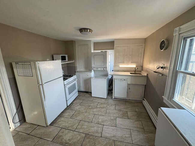 Foto del edificio - 4 Barrett Ave