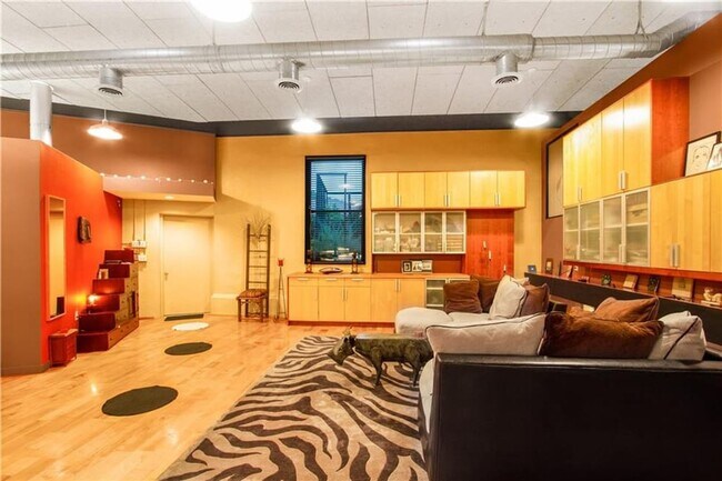 Foto del edificio - ****Pawtucket/Fairlawn – Single Family/Industrial Split Loft-Style Home - $2595****