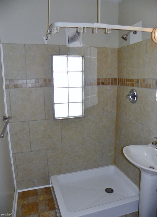 Building Photo - 3 br, 1 bath House - 3210 Girard Avenue N