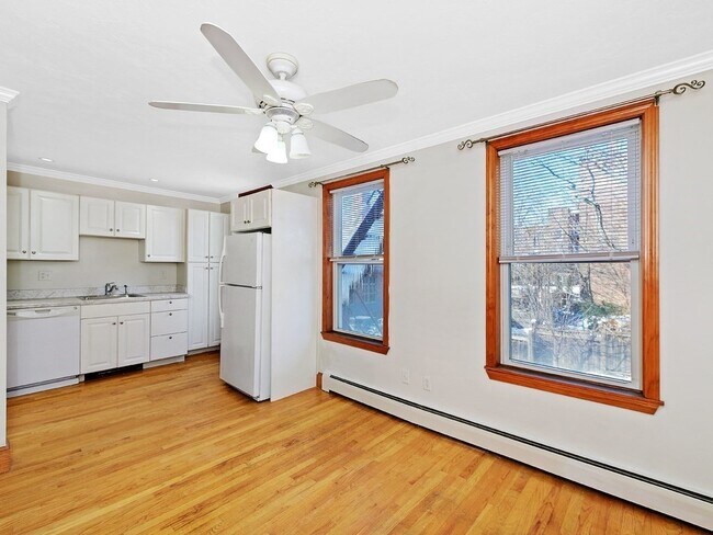 Building Photo - 48 Walker St