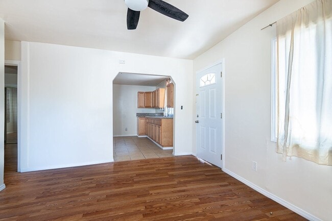 Building Photo - 1449 Angelus Ave