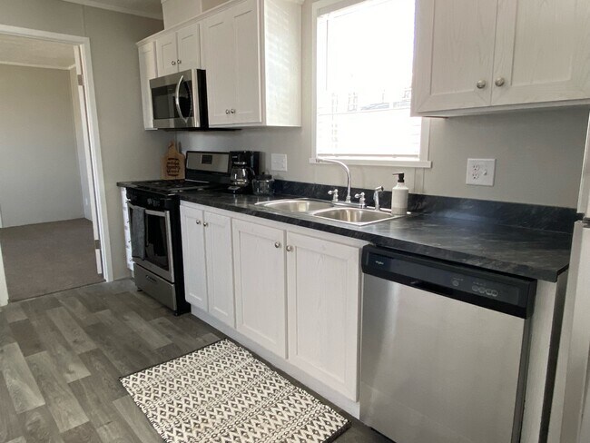 Building Photo - 4325 Vin Rose Dr
