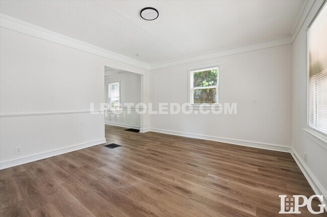 Foto del edificio - 3627 Burton Ave