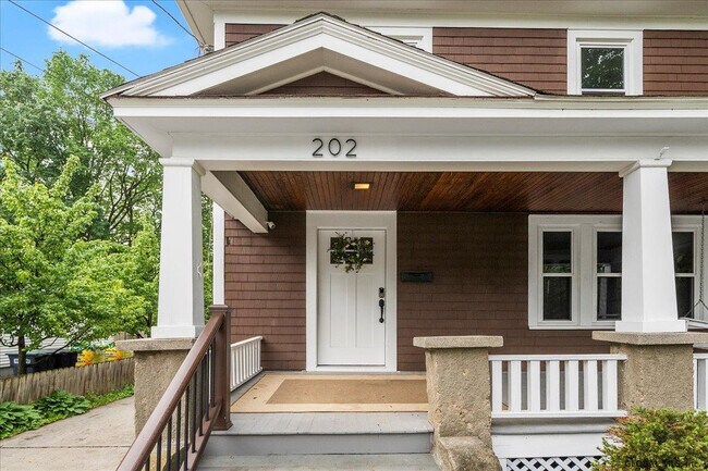 Building Photo - 202 Lake Ave