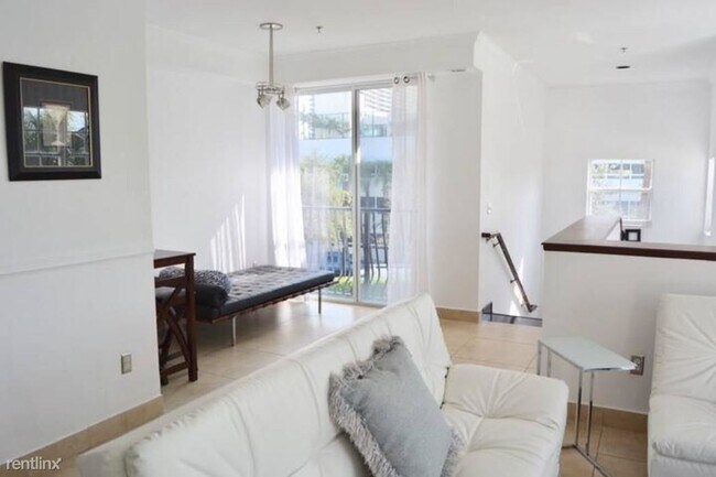 Building Photo - 1 br, 1 bath Condo - 3205 NE 184th St Apt ...