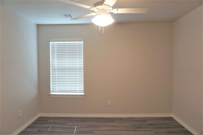 Foto del edificio - 3 Bed 2 Bath 2 Car Duplex in Chisholm Creek NW OKC