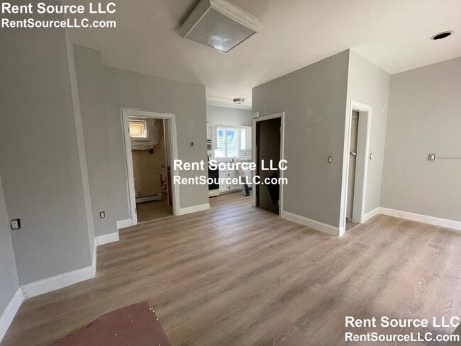 Building Photo - 375 Medford St