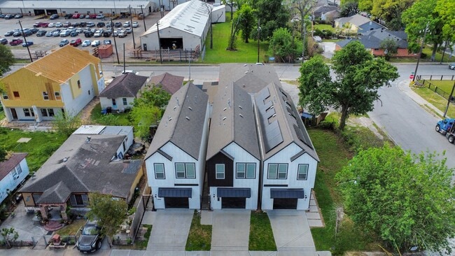 Building Photo - 5402 Margarita St