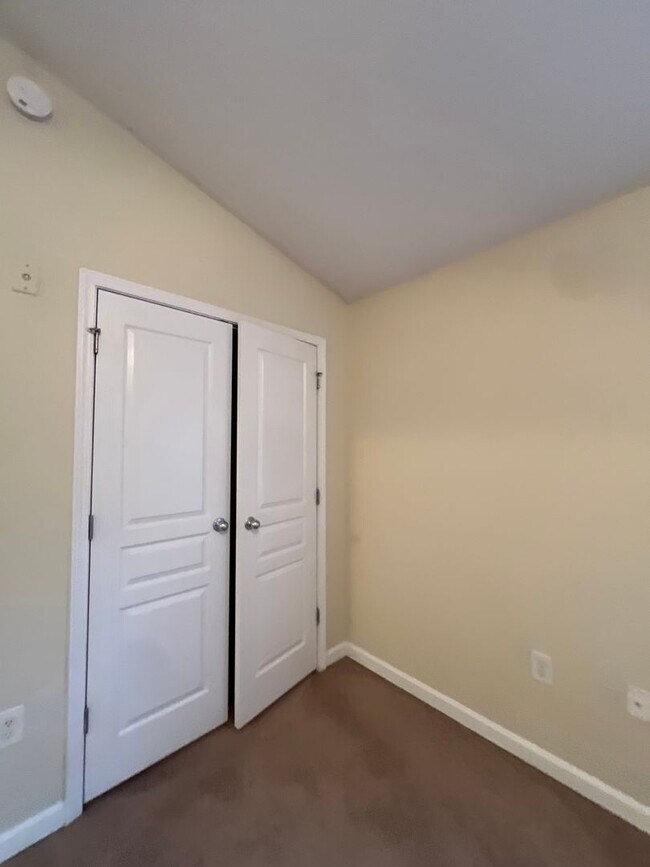 Building Photo - 15-1529 Gutleber