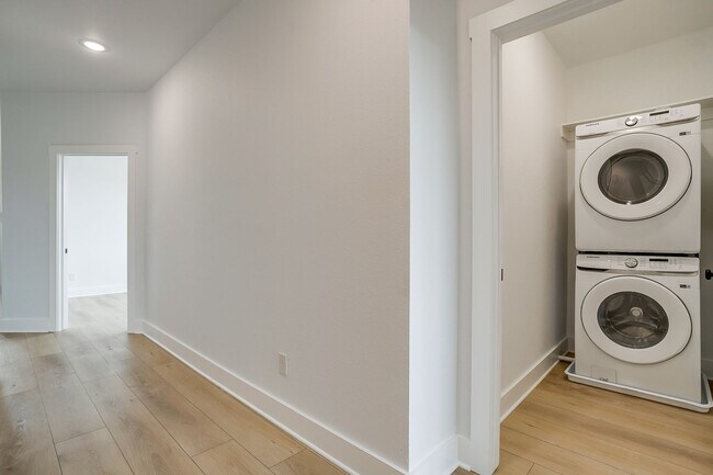 Foto del edificio - 2811 Forest Park Blvd