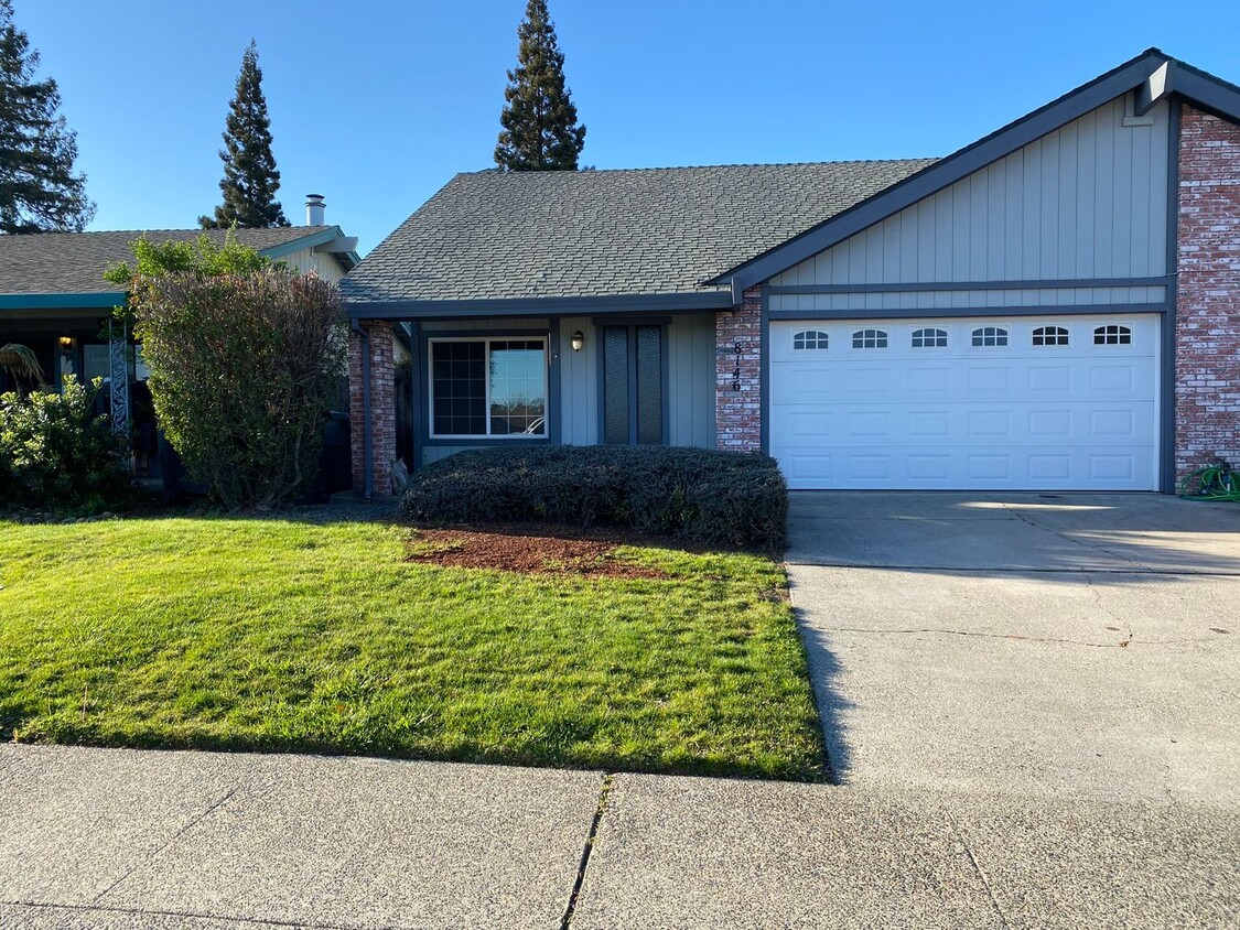 Primary Photo - Charming 3 Bedroom Duplex in Fair Oaks