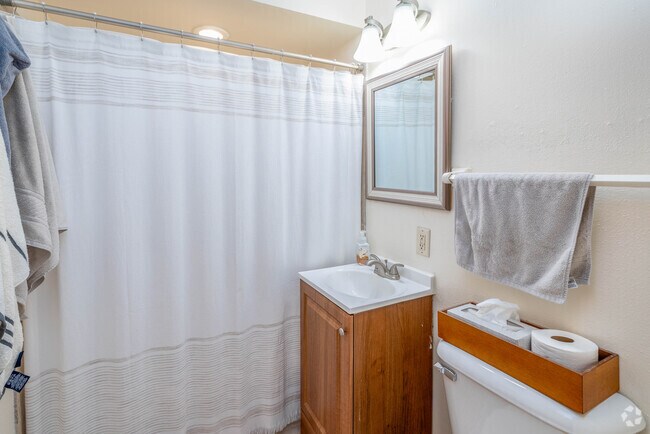 Baño - Evergreen Terrace Apartments
