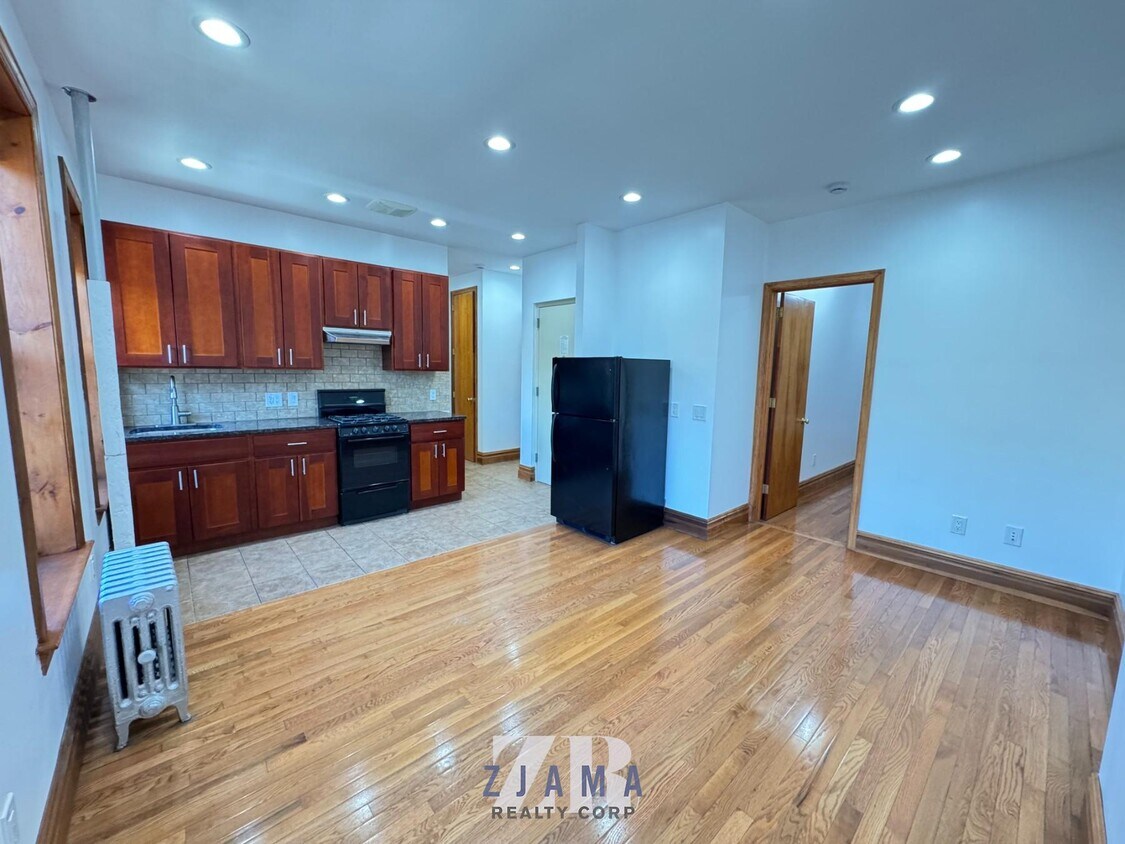 Primary Photo - 471 Seventh Avenue