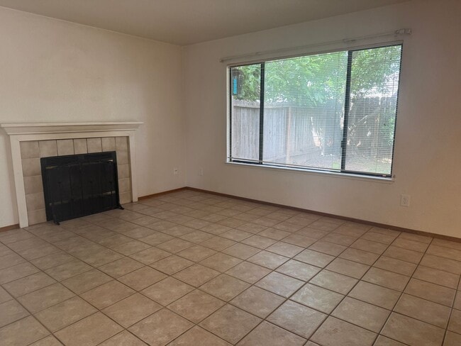 Building Photo - 832 Morissette Way