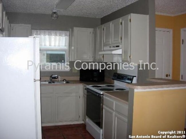 Building Photo - 3219 Stoney Grv