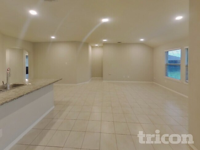 Foto del edificio - 112 Woodland St
