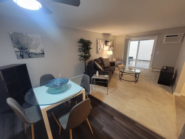 Foto del edificio - Condo with pool available for Move in read...
