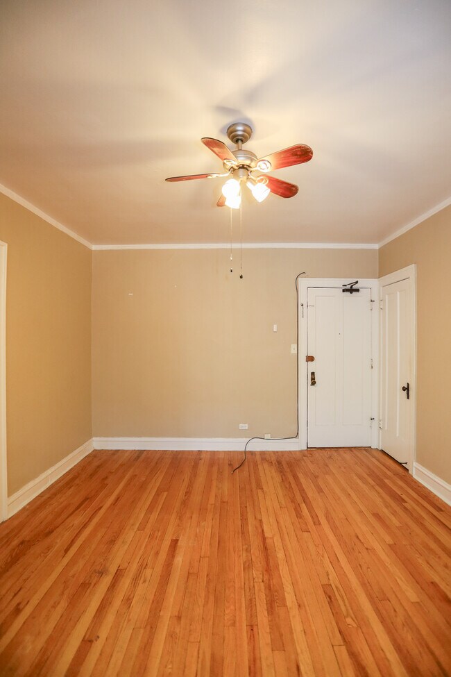 Building Photo - 5021 N Damen Ave