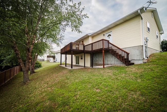 Building Photo - 1801 Ridge Rd