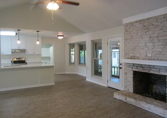 Building Photo - 402 San Gabriel Blvd