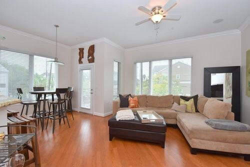 Building Photo - 100 Willard St