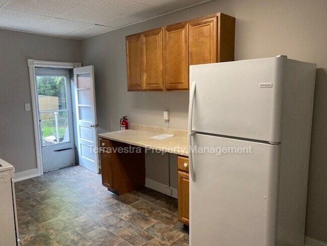 Building Photo - Beautiful 3 Bedroom Home