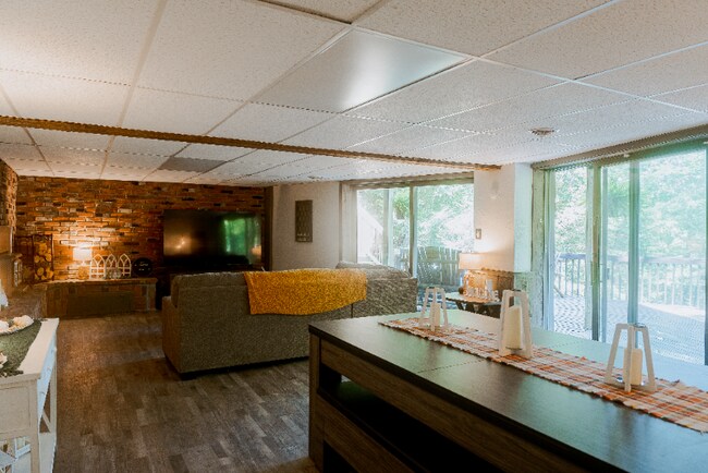 Foto del edificio - 244 Toby Rd