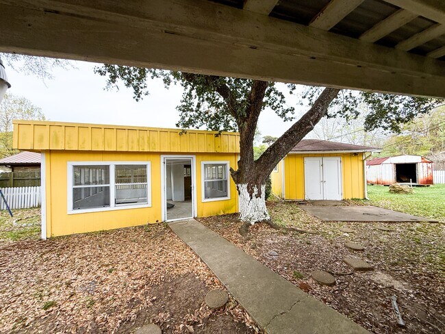 Foto del edificio - 4011 Dryden Rd