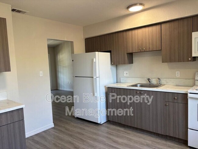 Building Photo - 3754 Lora St