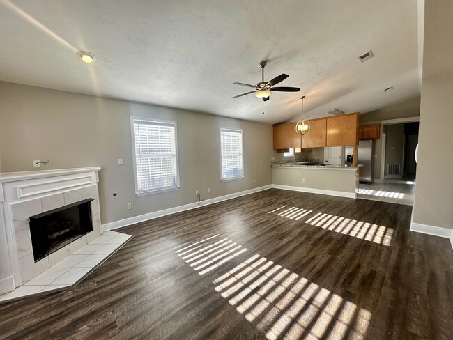 Foto del edificio - 3275 Addison Ln
