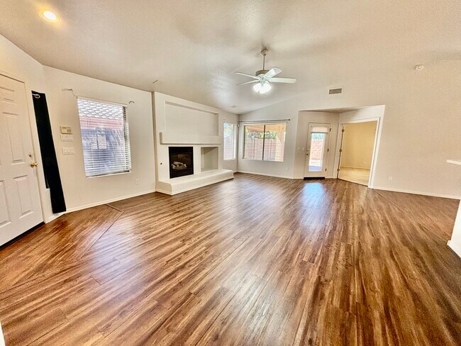 Building Photo - 624 S 108th Pl