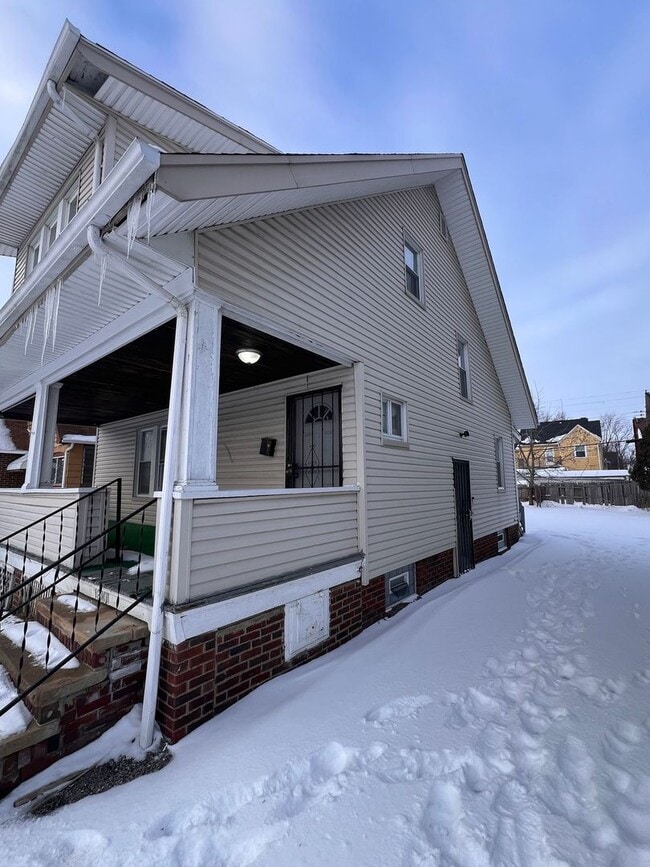 Building Photo - 18101 Schenely Ave