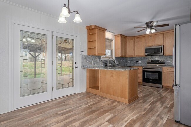 Building Photo - 87 E Hill St