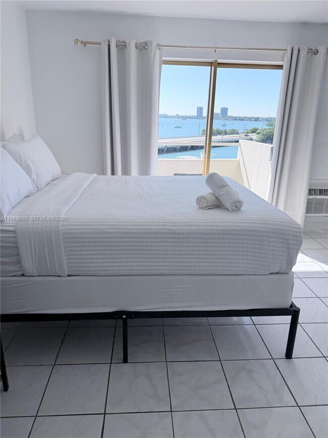 Foto del edificio - 7904 West Dr