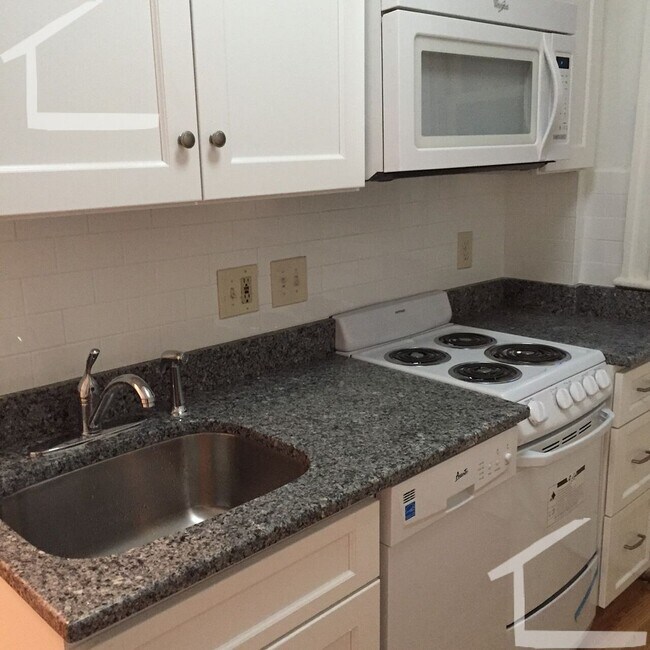 Building Photo - 9/1  No Fee! Studio condo unit with full k...