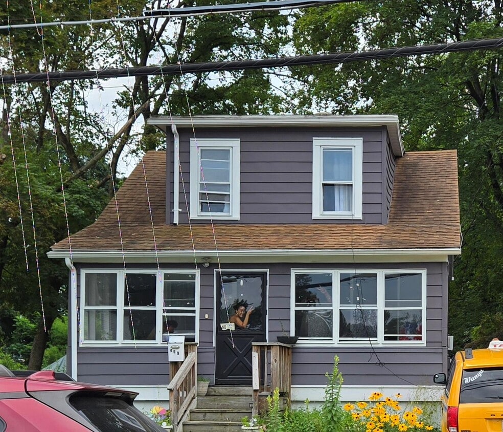 Primary Photo - 469 1st St