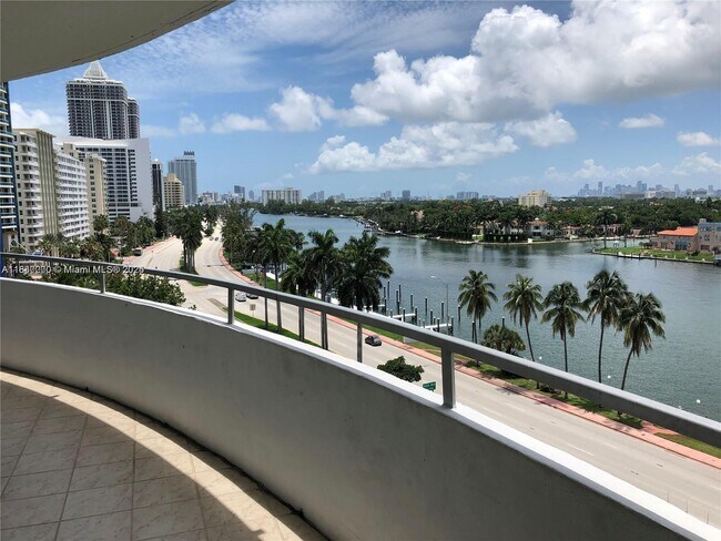 Foto del edificio - 5151 Collins Ave