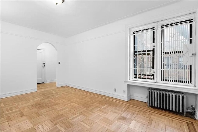 Building Photo - Large 1Bedroom 1Bathroom