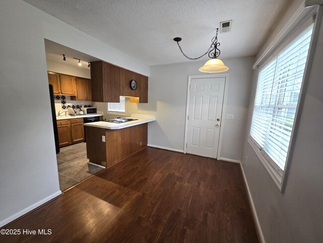 Building Photo - 121 Bayberry Dr