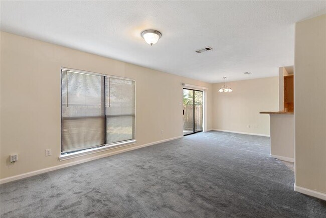 Building Photo - 10241 Azalea Village Dr