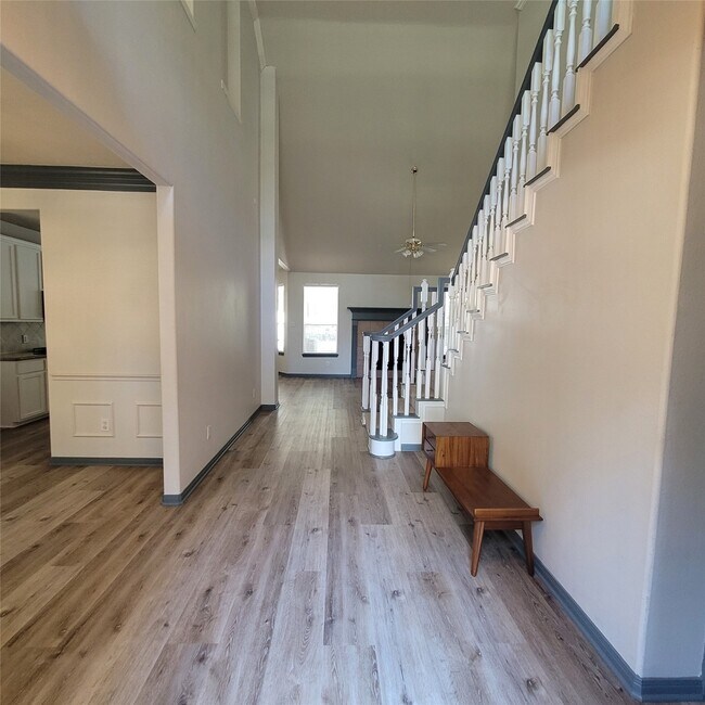 Building Photo - 18411 Autumn Park Dr