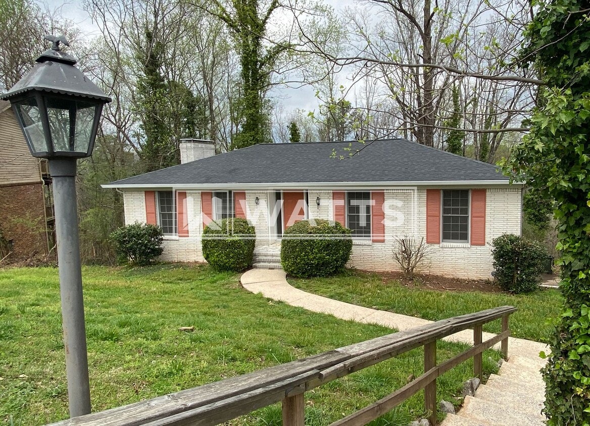 Primary Photo - Excellent 4 Bedroom House in Bluff Park Community