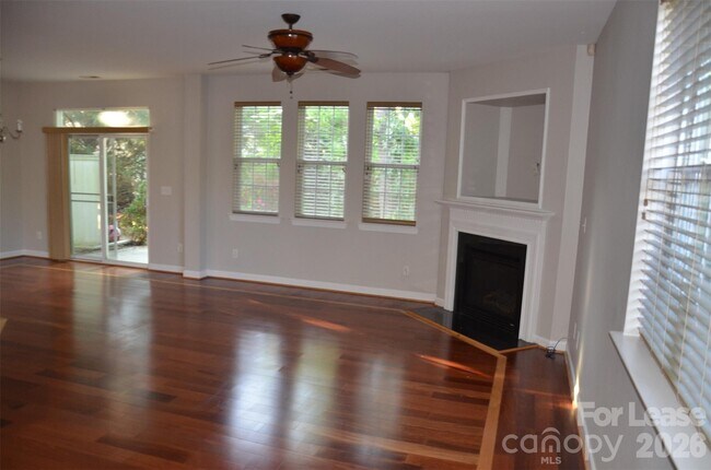 Foto del edificio - 12217 Red Rust Ln