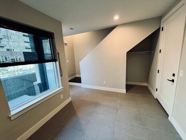 Foto del edificio - 1581 Grove St